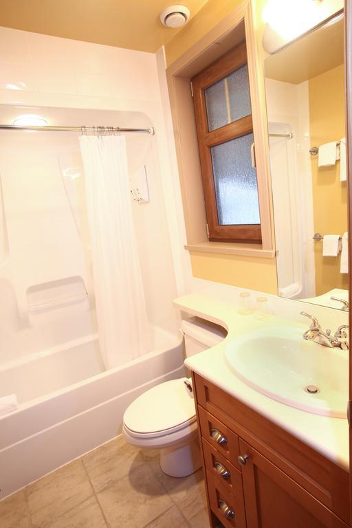 Whistler Alpine Chalet Retreat & Wellness Villa Rum bild