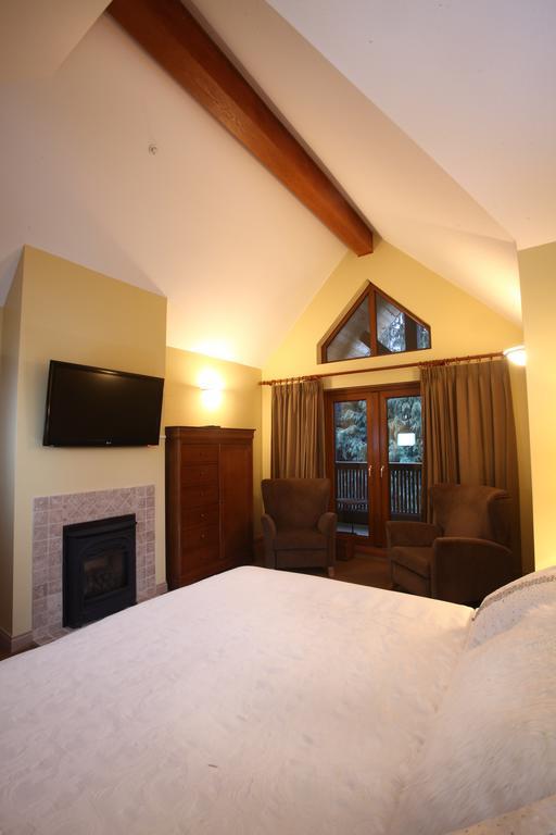Whistler Alpine Chalet Retreat & Wellness Villa Rum bild