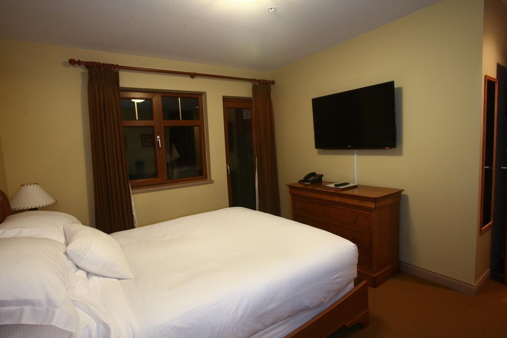 Whistler Alpine Chalet Retreat & Wellness Villa Rum bild