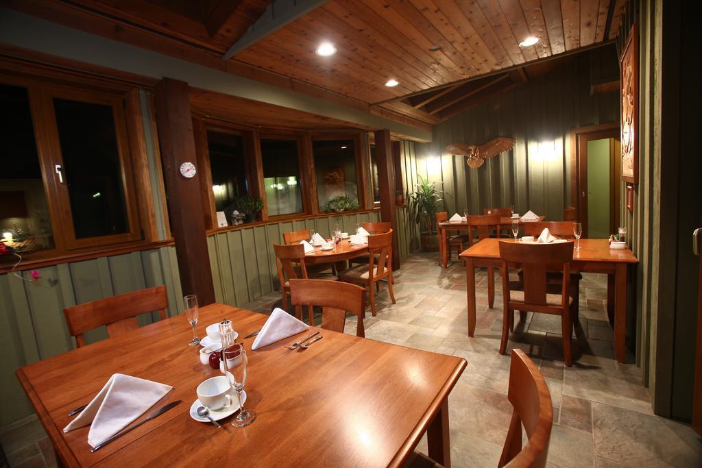 Whistler Alpine Chalet Retreat & Wellness Villa Rum bild