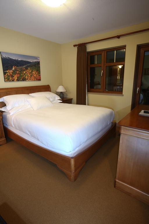 Whistler Alpine Chalet Retreat & Wellness Villa Rum bild