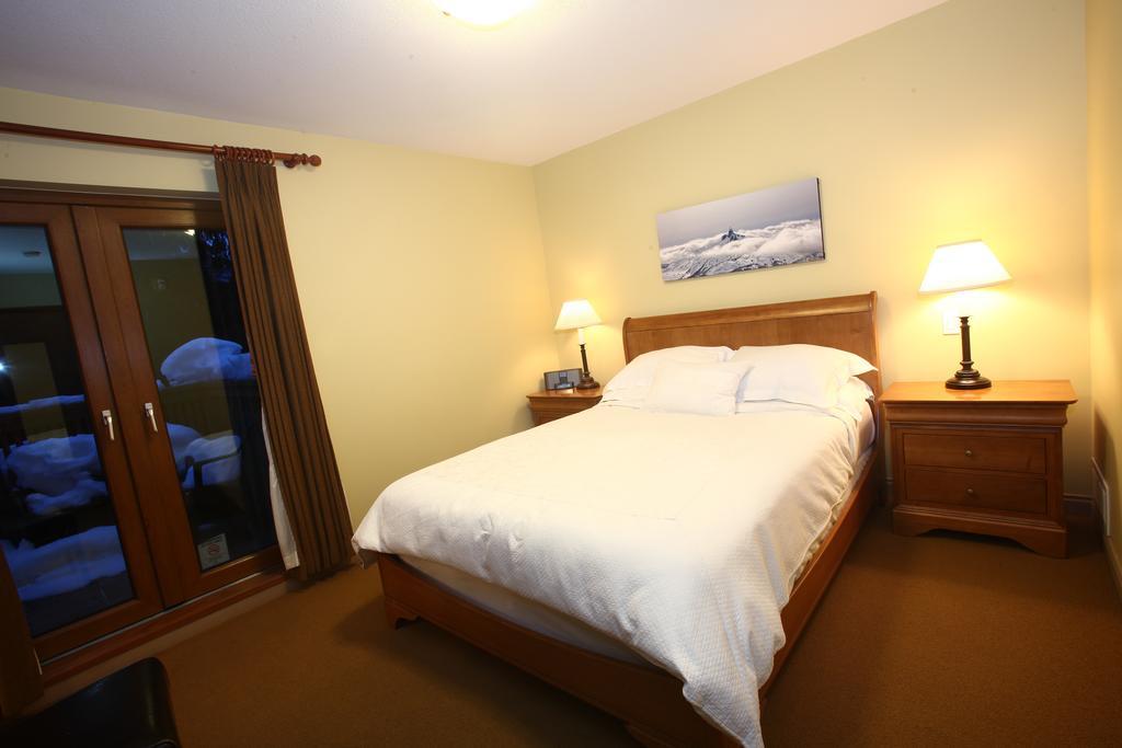 Whistler Alpine Chalet Retreat & Wellness Villa Rum bild