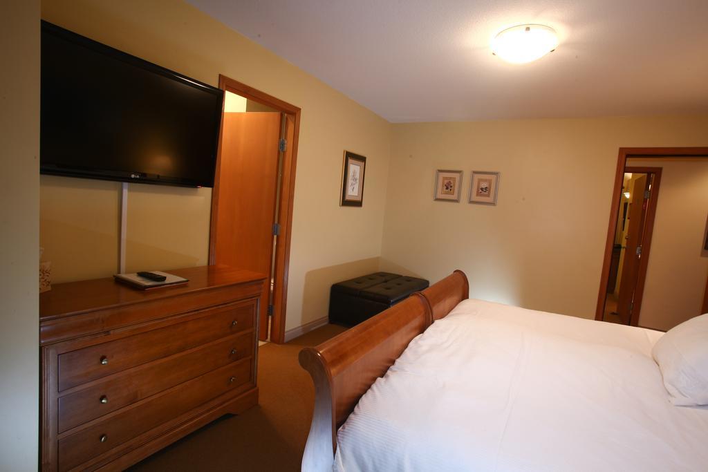 Whistler Alpine Chalet Retreat & Wellness Villa Rum bild
