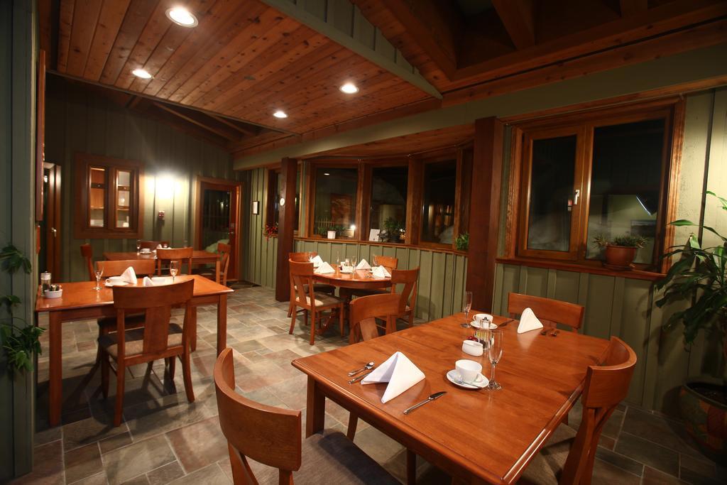 Whistler Alpine Chalet Retreat & Wellness Villa Rum bild