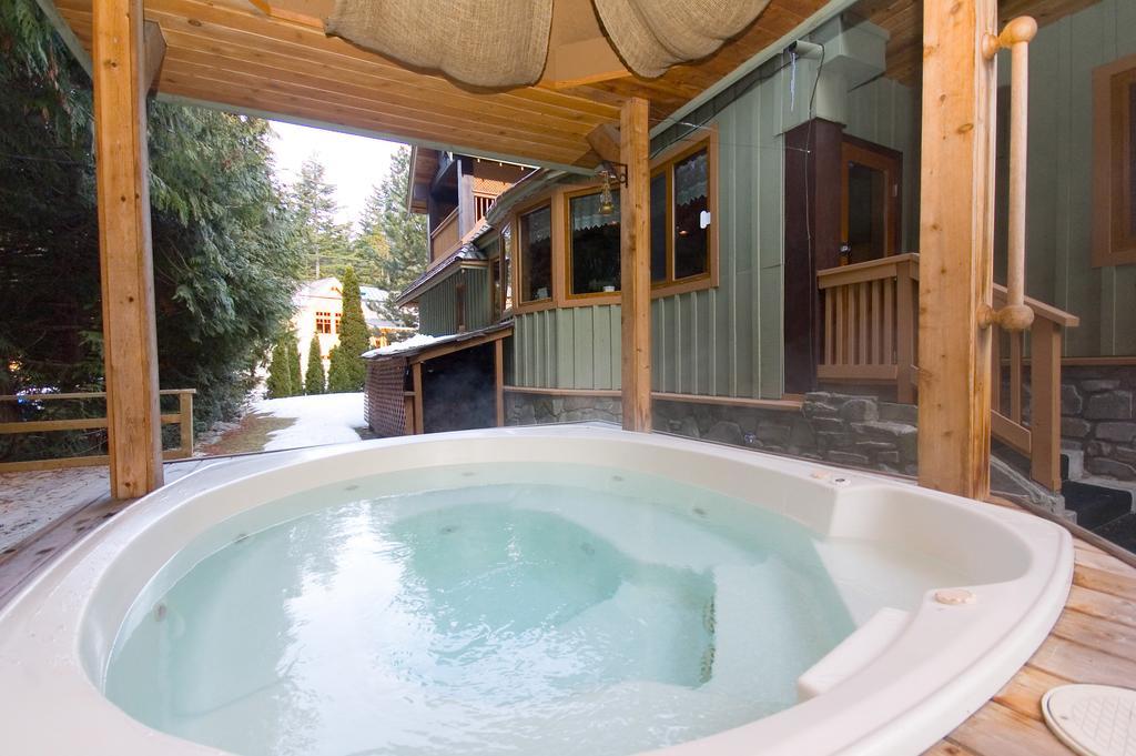 Whistler Alpine Chalet Retreat & Wellness Villa Rum bild