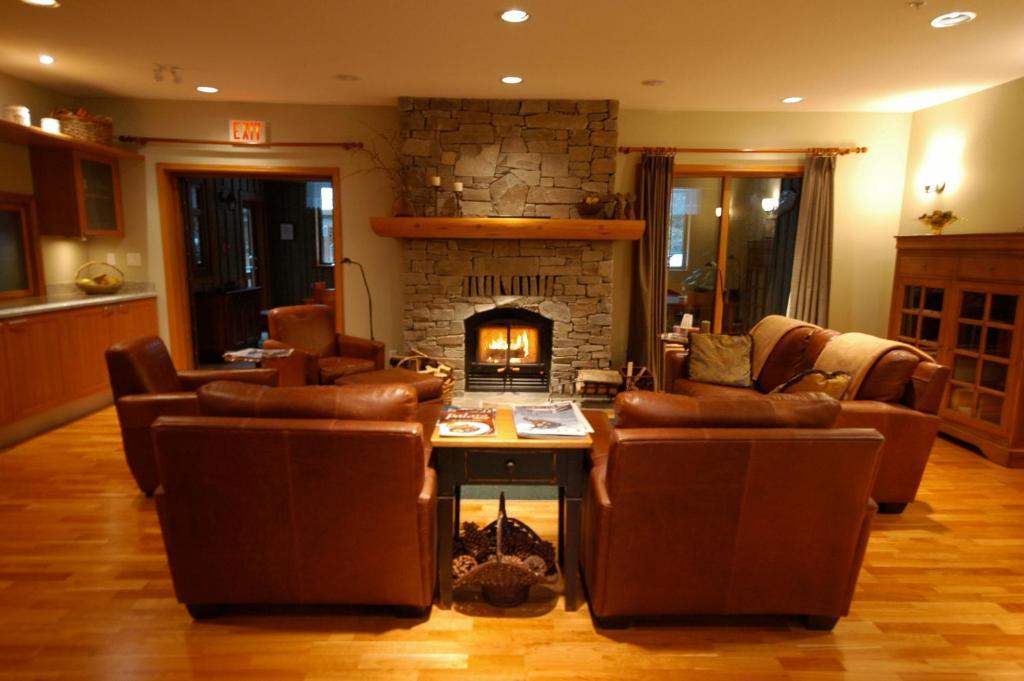 Whistler Alpine Chalet Retreat & Wellness Villa Inreriör bild